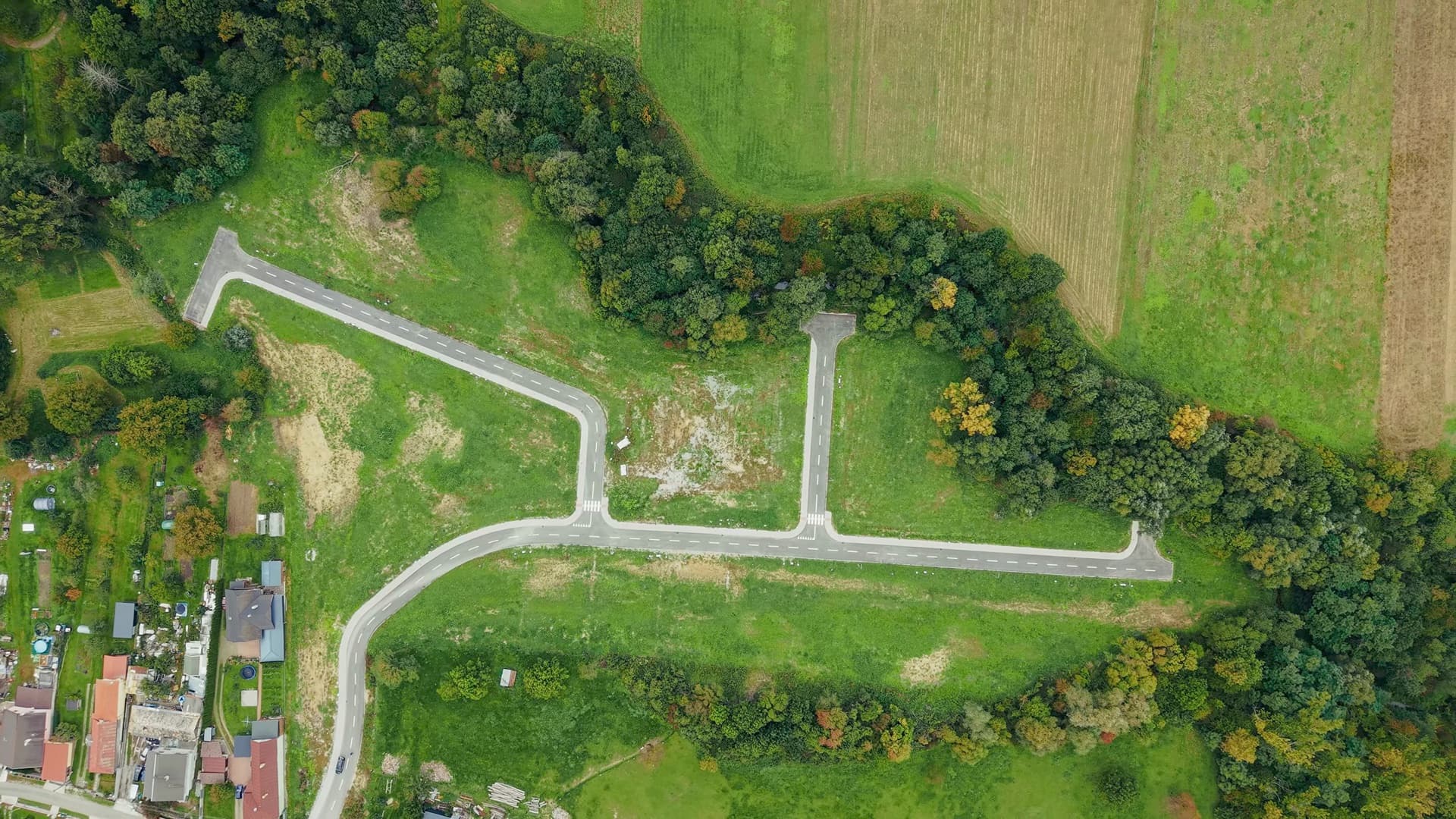 Hotová infraštruktúra — cesty a inžinierske siete v IBV Pod Hájom