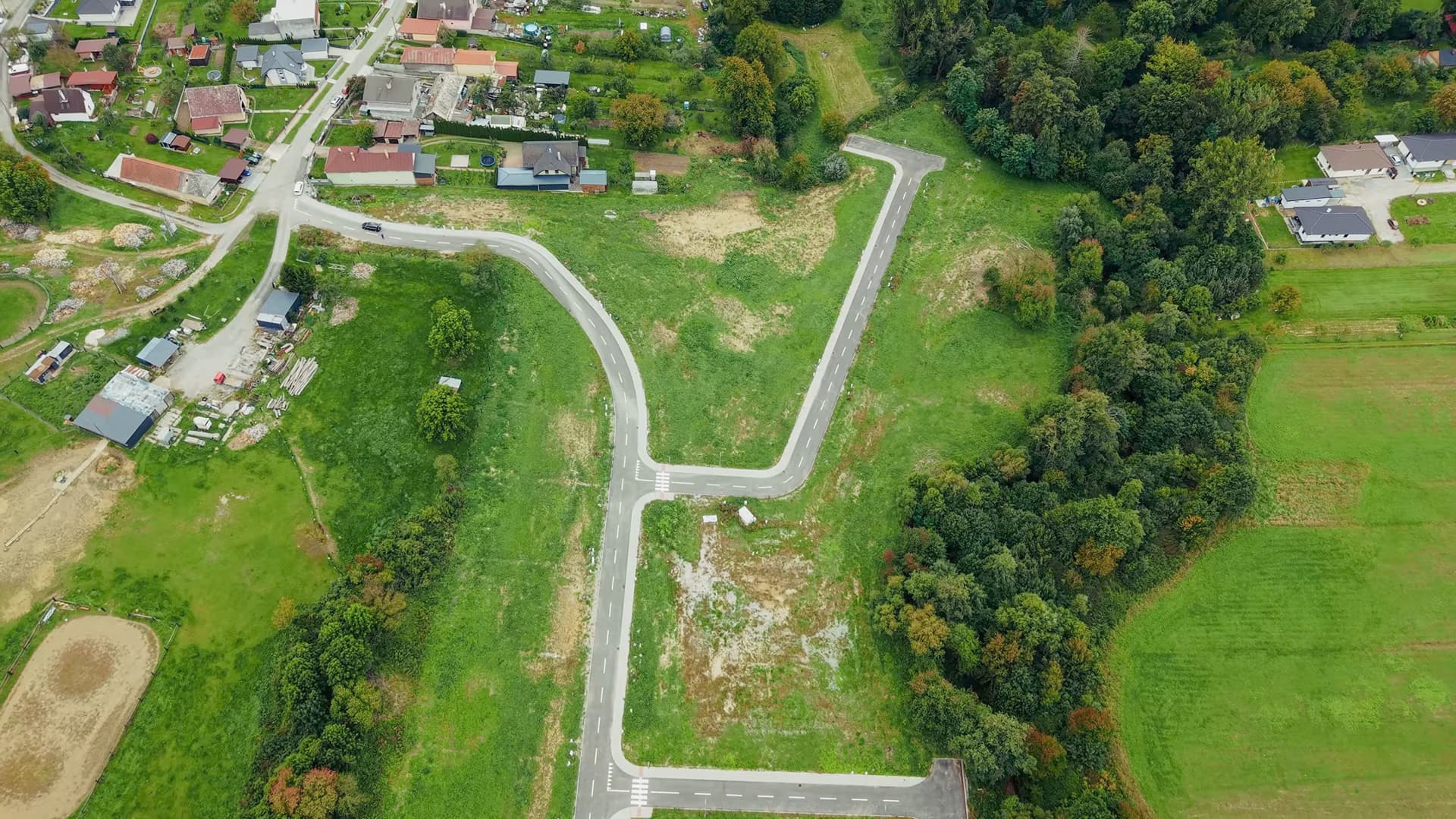 Letecký pohľad na stavebné pozemky projektu IBV Pod Hájom